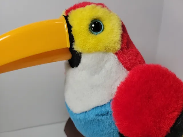 2012 Talking Toucan Parrot Macaw Animated Bird Toy Repeats What You Say 2