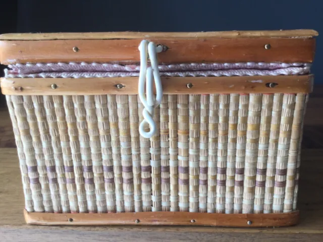 VINTAGE Wicker Rattan Work SEWING BOX BASKET With Pink Fabric Interior RETRO 3