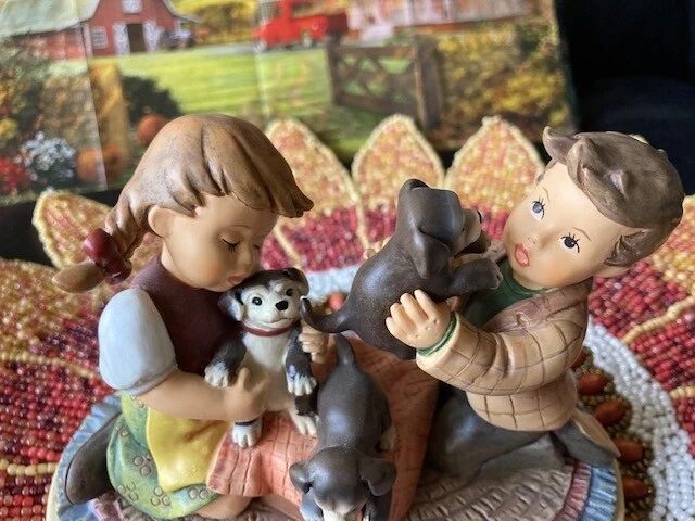 Hummel "Puppy Surprise" Figurine 2016. MINT!!! 12