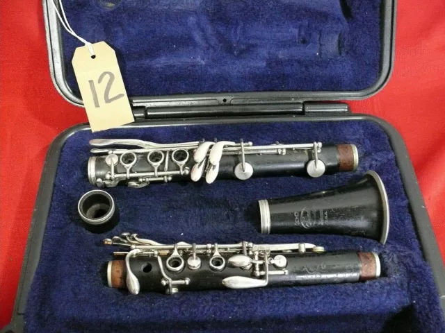 Selmer Signet wood clarinet w/ cs. Missing mouthpiece.  Service may be required.