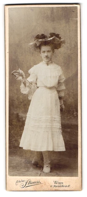 Fotografie Atelier Strauss, Wien, Mariahilferstraße 81, Kleines Mädchen im weiß