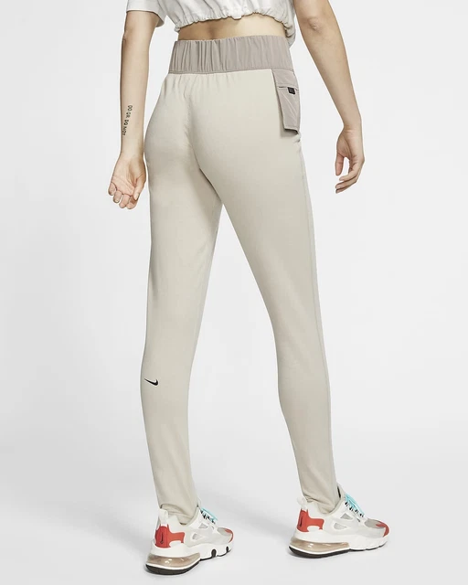 Nike deals aae pants