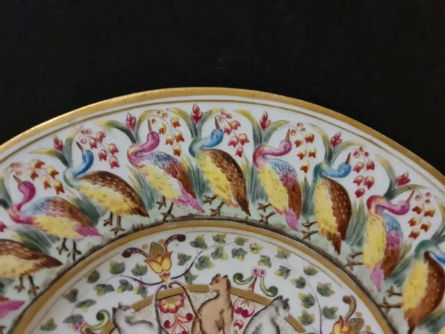 Ancien et beau plat en porcelaine de "Capodimonte" à décor réhaussé - XXe 3