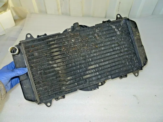 E3. Yamaha FZR 600 3HE Radiateur