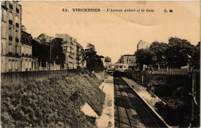 CPA AK VINCENNES L'Avenue Aubert et la Gare (672315)