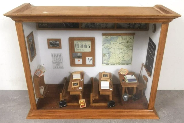 Petite Vitrine Décorative - Classe D'école Avec Pupitre Et Carte De France - Bois