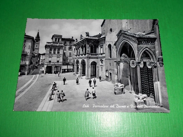Cartolina Lodi - Particolare del Duomo e Via dell' Incoronata 1955 ca