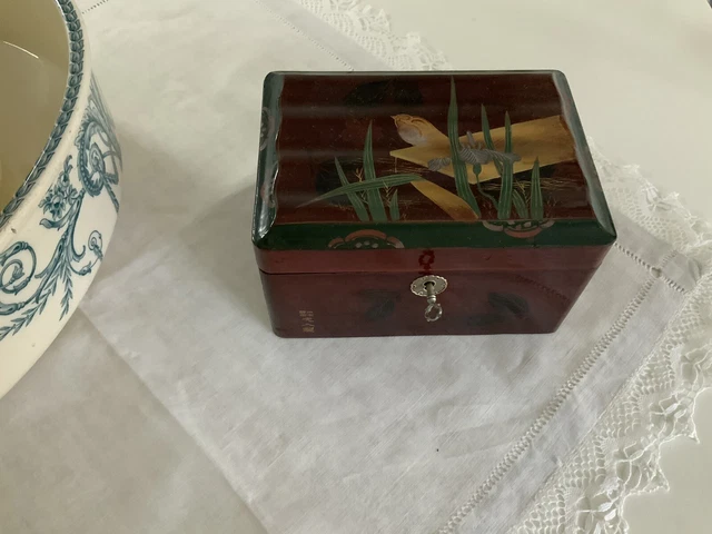 Ancienne Boîte En Bois Avec Clé Lithographiée 1900 - Coffret à Bijoux Ou à Secrets Vintage