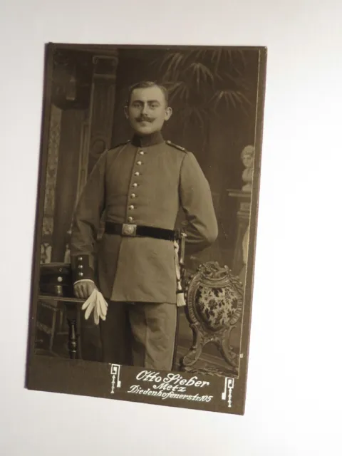 stehender Soldat in Uniform - Regiment Nr. 8 - Kulisse / CDV Otto Sieber Metz