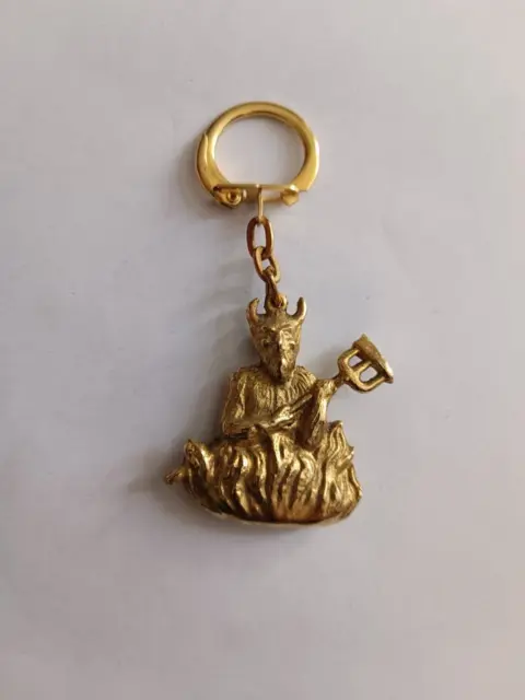 Porte clés métal doré Diable Fromage LA CROTTE DU DIABLE keychain vintage 60'