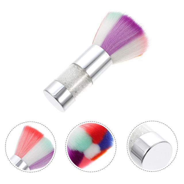 Herramienta de maquillaje con cepillo de uñas