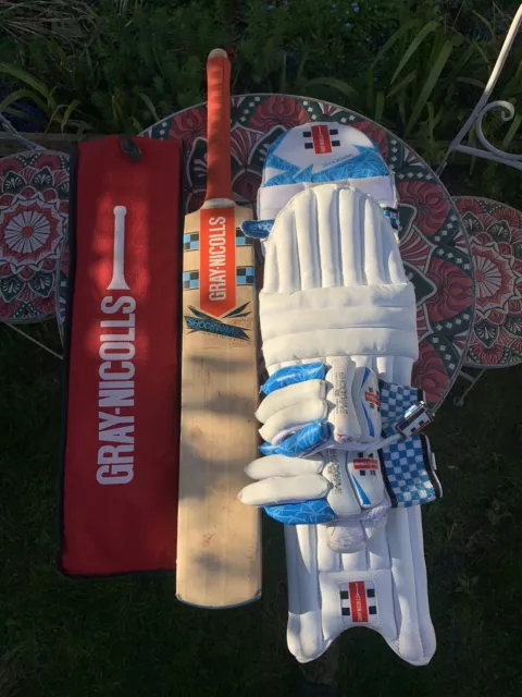 Gray Nicolls Shockwave 200 Size 5 Junior Cricket Bat / Pads / R/H Junior Gloves