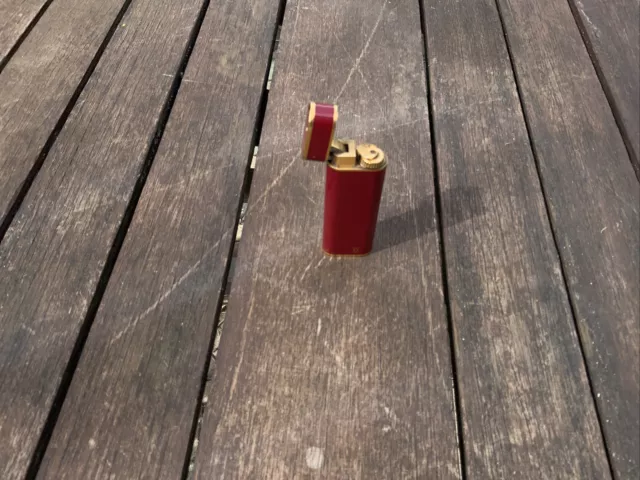 Must de Cartier briquet laqué rouge bordeaux plaqué or - Lighter vintage