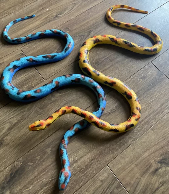 2 große weiche Gummi Python Schlange Spielzeug Requisite Trick Witz blau gelb 165 cm lang