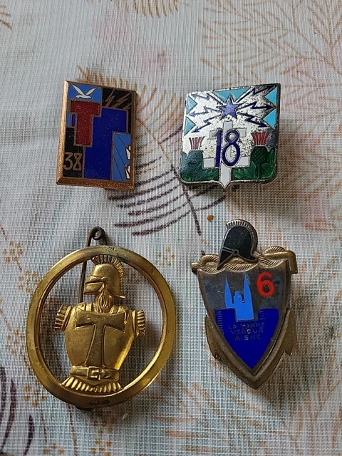 Lot de 3 insignes Marine des Forces Navales Françaises Libres (F.N.F.L
