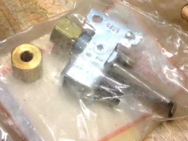 Robertshaw 1810-100 Universal Pilot Assembly Kit LP or Natural Gas NEW #D370