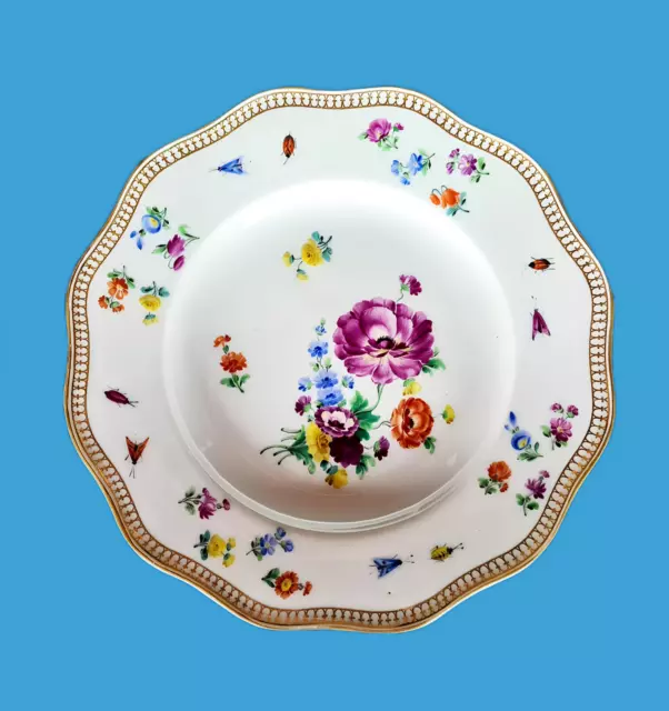 Meissen / Porzellan Teller   Insekten-, Blumenmalerei  Goldrand - Ø 21,8 cm.