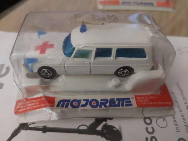 Jouet Collection Majorette - Ambulance DS 21, Modèle N°206 - Voiture Miniature Vintage Pour Enfants Ou Collectionneurs
