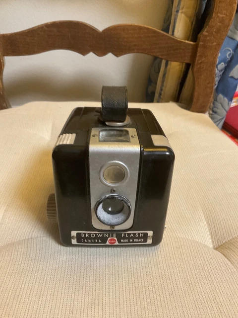 Ancien Appareil Photo Kodak -Modèle Brownie Flash - Avec Sacoche En Cuir