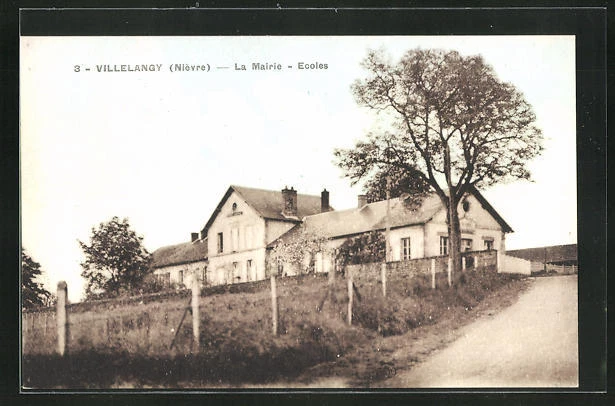 CPA Villelangy, la Mairie, Ecoles