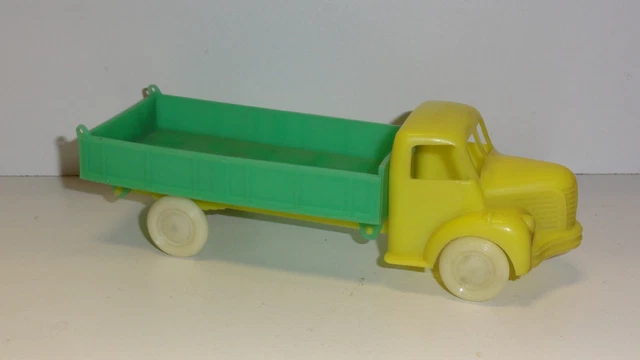 MIC AN 60 - Rare Peugeot 203 Break En Plastique - 22 Cm De Long - Fabrication Française