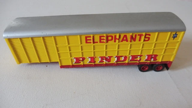 Camion Marmon 1/64 Avec Remorque éléphants Pinder - Modèle Altaya En Zamak Rouge Et Jaune