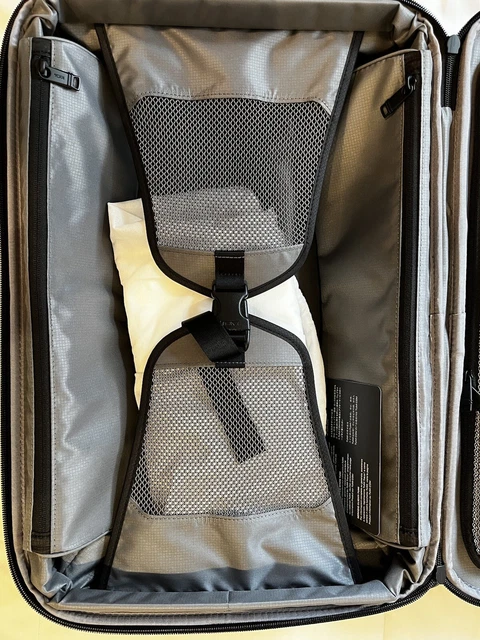 Tumi Alpha 3 International Expandable 4 Wheeled Carry-On - Black (1171541041) 11