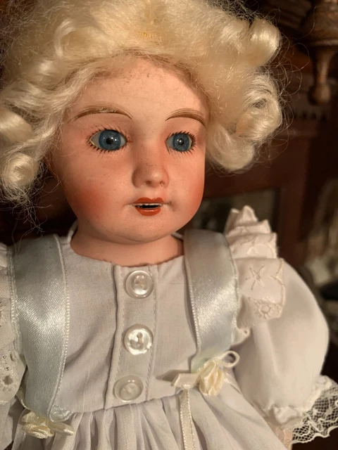 Jolie Poupée Ancienne Limoges - Fabrication Française (collection)
