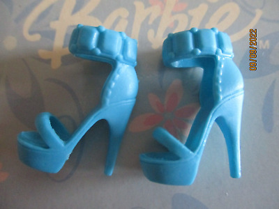 Poupee Barbie / Paire De Chaussures : Bottes, Escarpins ....... (552)