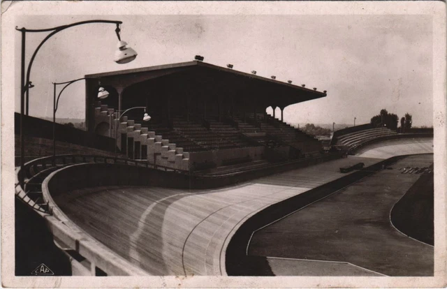 CPA VICHY Le Nouveau Stade-Velodrome - Les Tribunes (1220278)