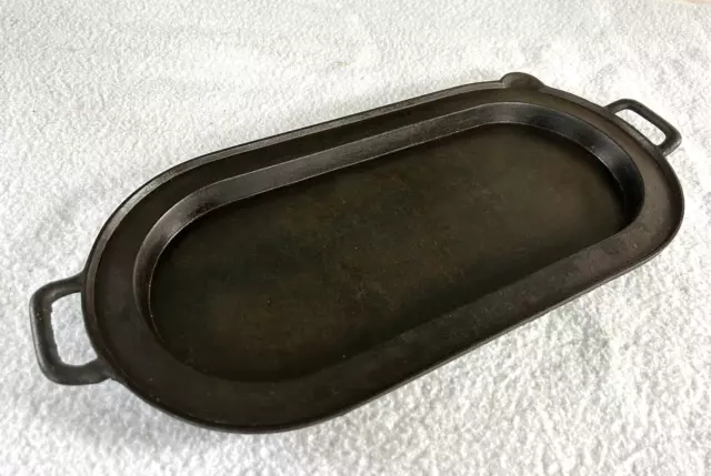 Antique large heavy cast iron #7 oval Fish Fryer w/spout and gate mark - VGC