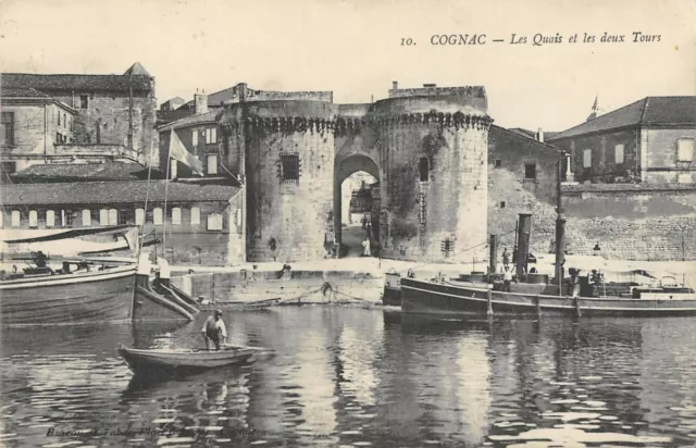 Cpa 16 Cognac Les Quais Et Les Deux Tours