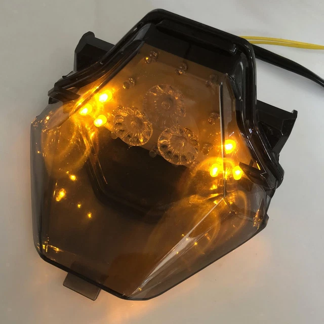 Modification des clignotants de frein de remplacement de feu arrière de moto