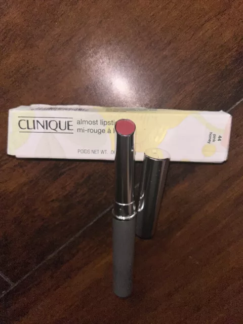 Lápiz labial Clinique Almost #44 miel rosa 0,06 oz tamaño completo en caja