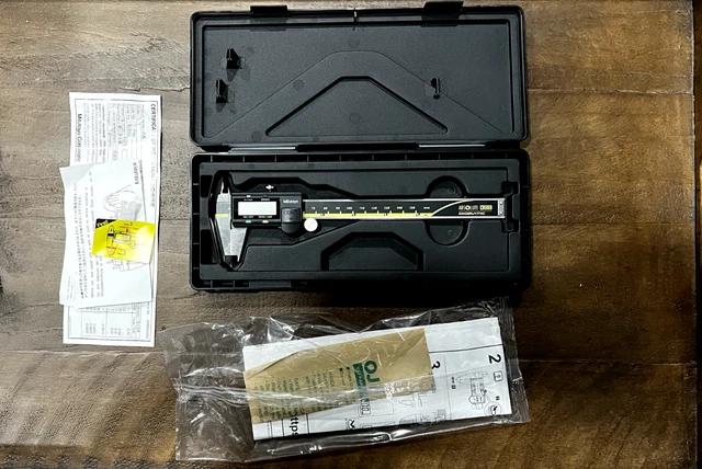Mitutoyo 6 in Digital Caliper 500-196-30 CD6 ASX