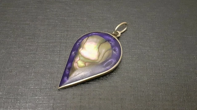 Pendentif Goutte En Nacre Avec Incrustation, Monture Argenté - Style XXème Siècle