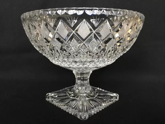 Importante COUPE SUR PIEDOUCHE en CRISTAL DE BOHÈME Taillé
