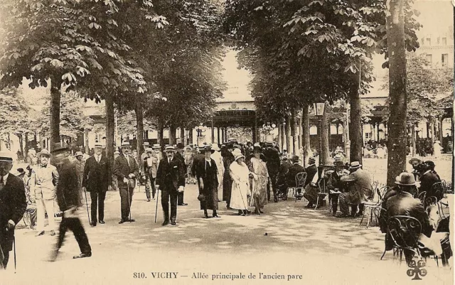 Cpa Vichy Main Avenue Of The Old Park