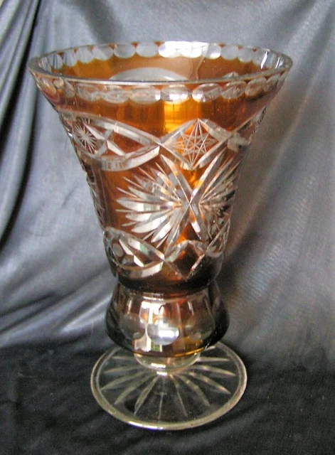 ANCIEN GRAND VASE EN CRISTAL DE BOHEME COULEUR AMBRE / XXe