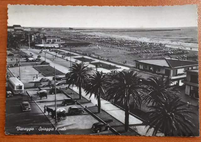 Cartolina Viareggio - Spiaggia E Viali - Animata - Automezzi D'epoca - Vg 1954