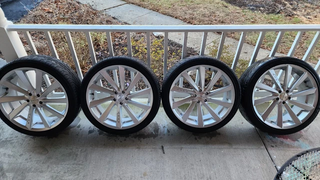 22" Koko Kuture Kapan Wheel & Tire package/KK028-3 Gloss Silver