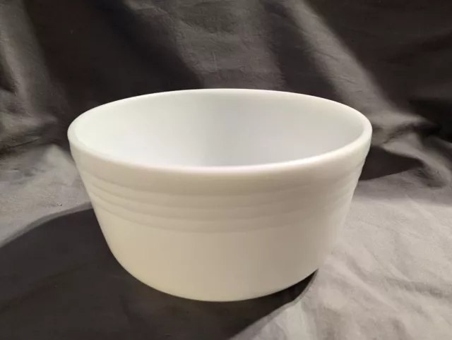 1950s PYREX "Hamilton Beach Mixer" Large Mixing Bowl, White Milk Glass PRE-OWNED