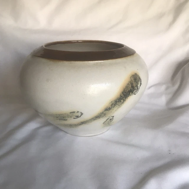 Horsehair Feather Art  pottery Bowl With Glazed Rim Signed Kona Read