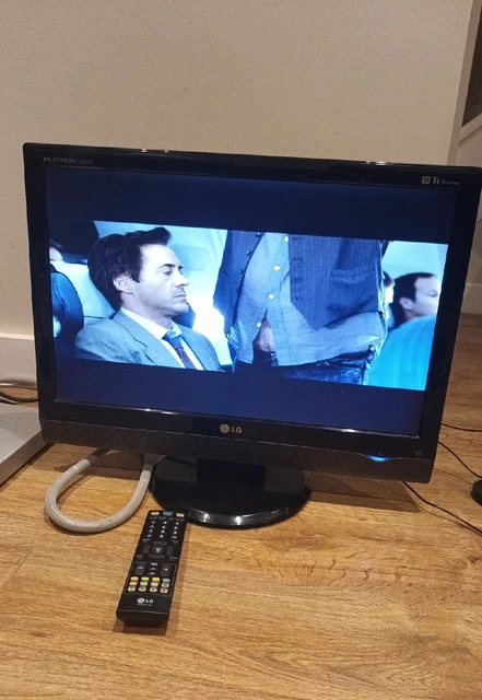 LG Flatron M228WD 22 Zoll Breitbild-DTV-Monitor - mit Fernbedienung