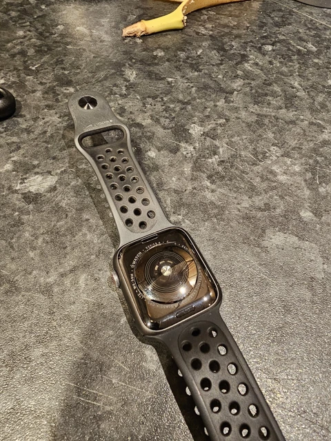 Apple Watch Series 4 Nike+ 44 mm Space Grey Aluminum Case GPS/LTE 3