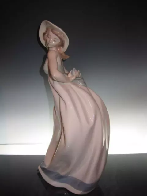 Großer Lladro Nao ""Making the Bow"" # 1180 Bildhauer Jose Puche 1993