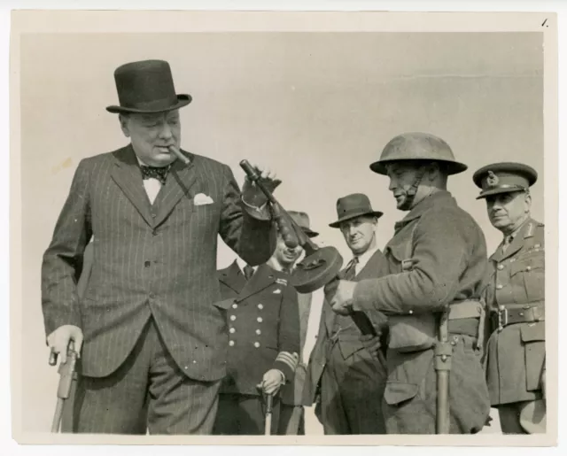 13 August 1940 press photo of Churchill examining a Thompson submachine gun