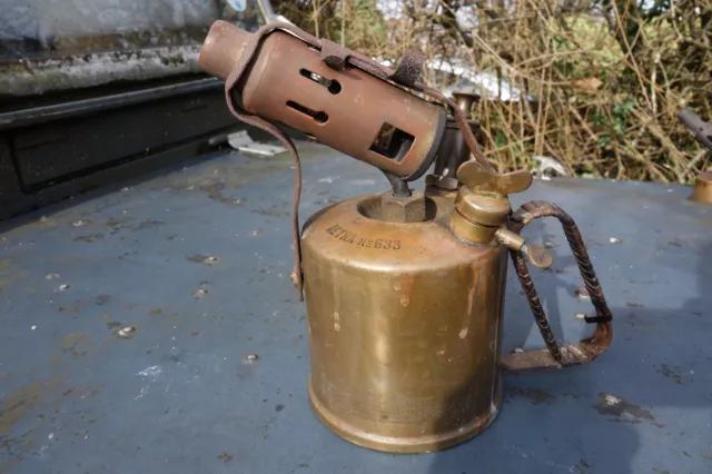 Vintage Primus 'Aetna No.633' 2-pint blow lamp. Dated to 1914.