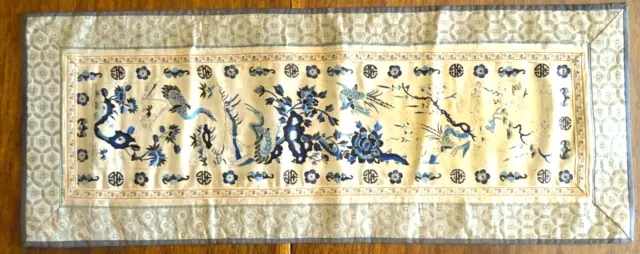 Broderie Asiatique en soie, Fin XIXe - Début XXe- 63 cm x 25 cm