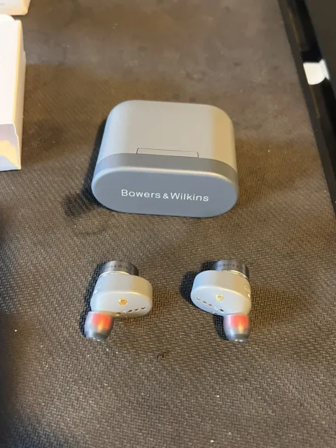 Bowers & Wilkins Pi5 S2 In Ear Wireless Headphone. Hardly Used.